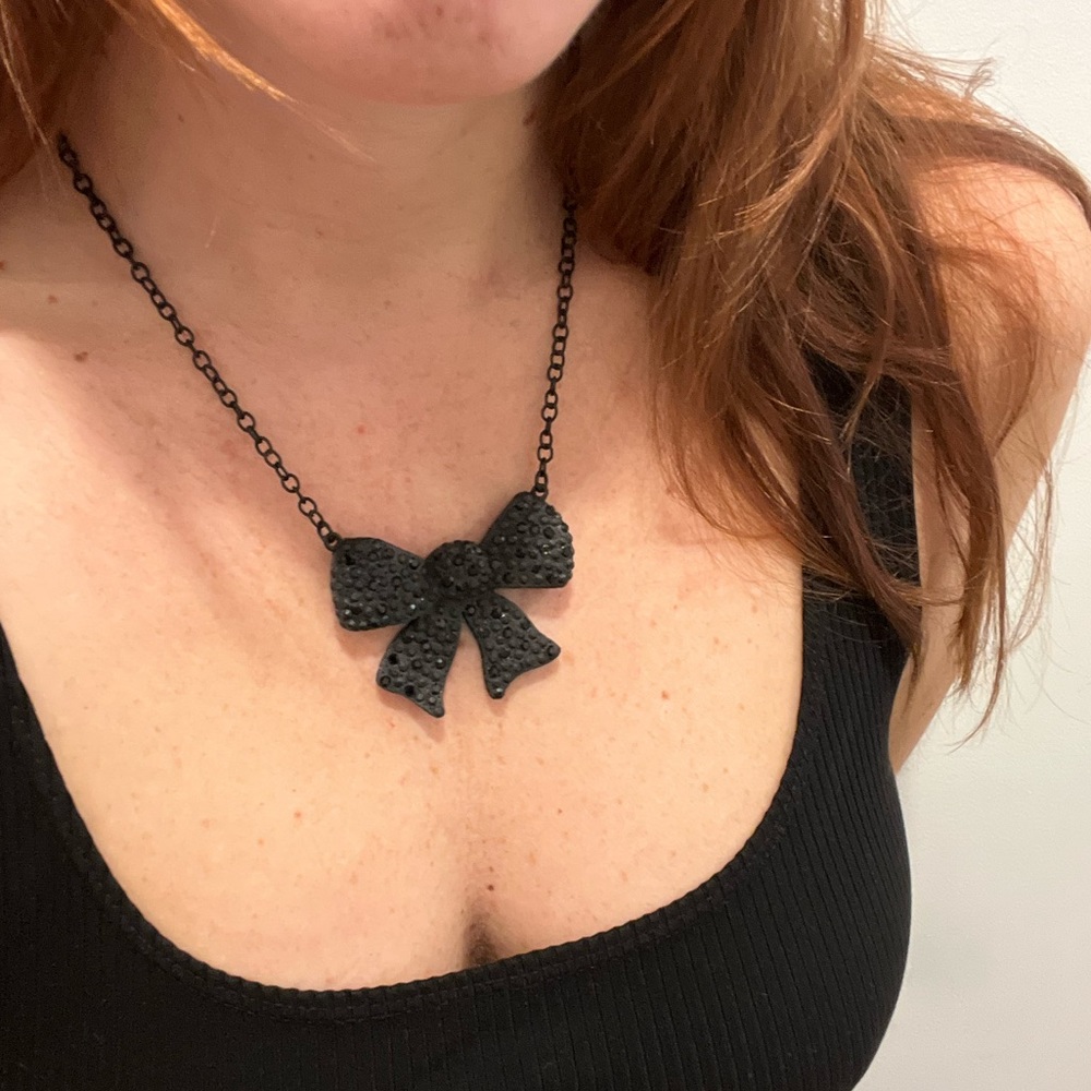 Rhinestone bow necklace